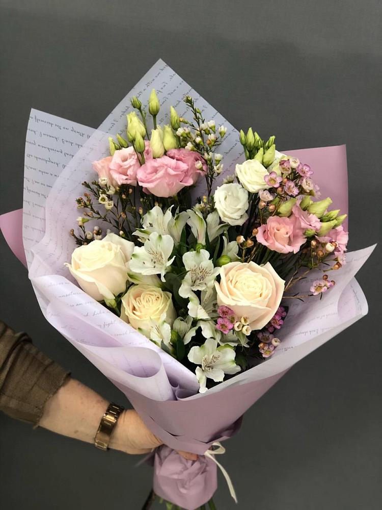 Букет цветов из: Альстромерии, Розы и Лизиантусы в Величаевском