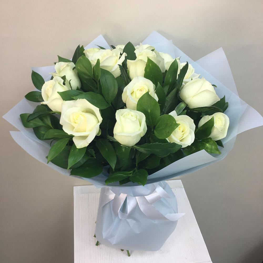 Букет 15 Белых роз Проуд в Величаевском
