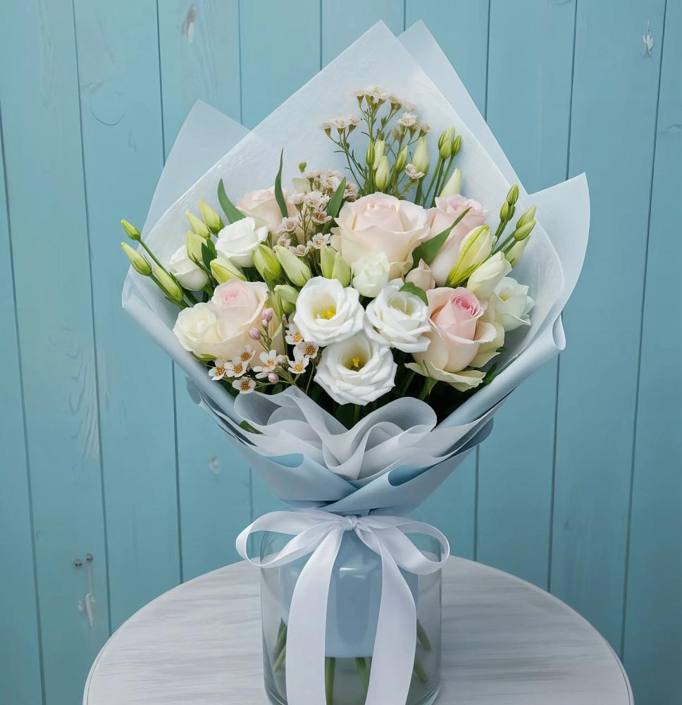 Букет цветов из: Розы и Лизиантусы в Величаевском