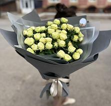 Букет Белые кустовые розы Солинеро в Величаевском