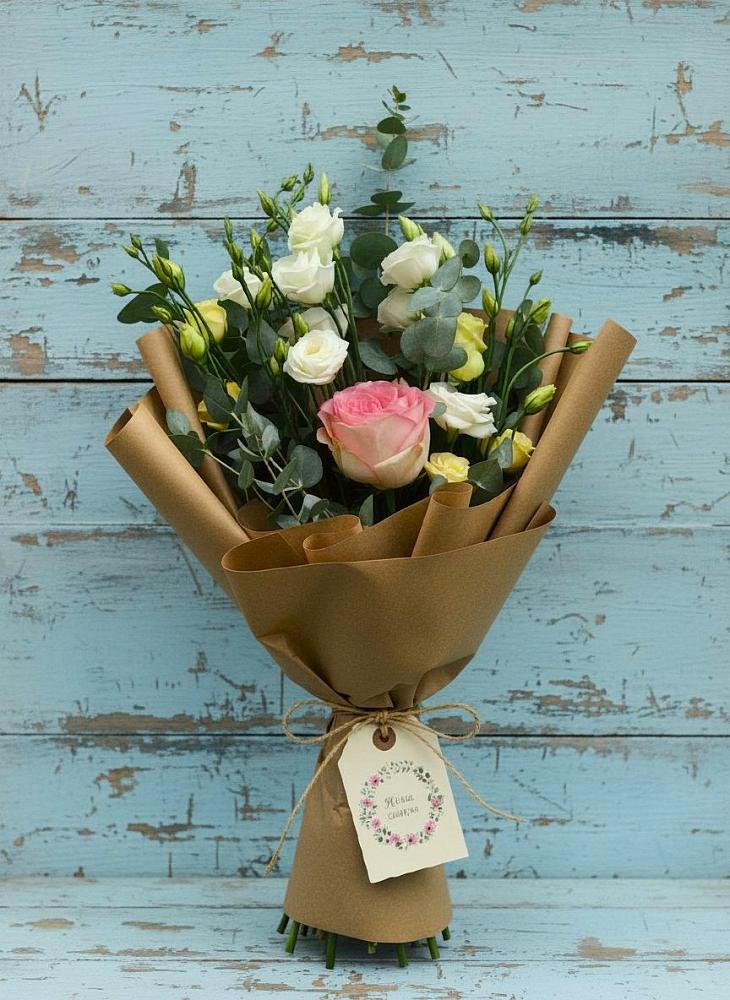 Букет цветов из: Розы и Лизиантусы в Величаевском