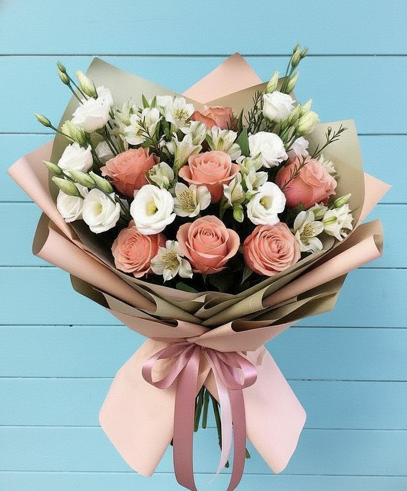 Букет цветов из: Розы, Альстромерии и Лизиантусы в Величаевском