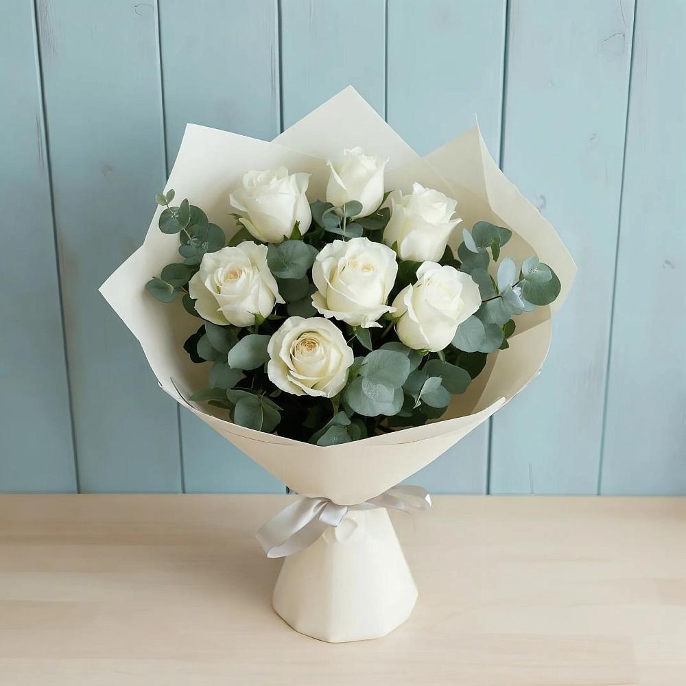 Букет Белые розы в Эвкалипте в Величаевском