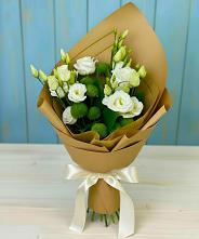 Букет цветов из:  Хризантемы и Лизиантусы в Величаевском