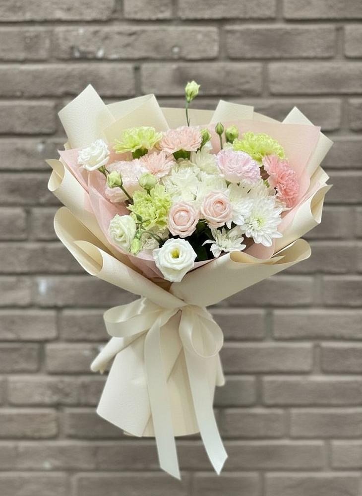 Букет цветов из: Гвоздики, Розы, Лизиантусы и Хризантемы в Величаевском