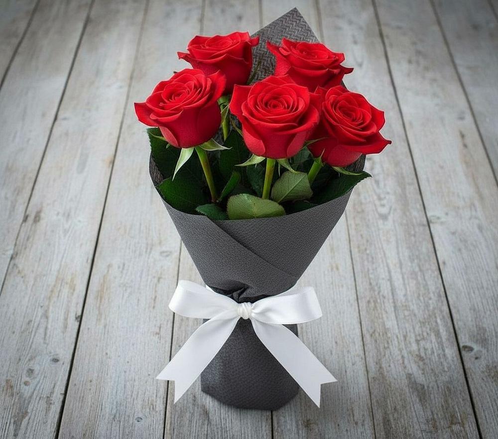 Букет 5 Красных роз Эдлесс Лав в Величаевском